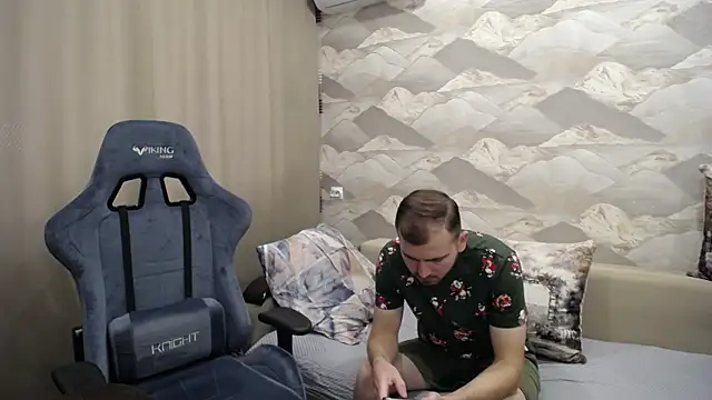 Snapshot of SerzhKorol1 chatting on 10.17.25 SerzhKorol1 online show from 10.17.25