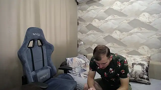 Snapshot of SerzhKorol1 chatting on 10.22.25 SerzhKorol1 online show from 10.22.25