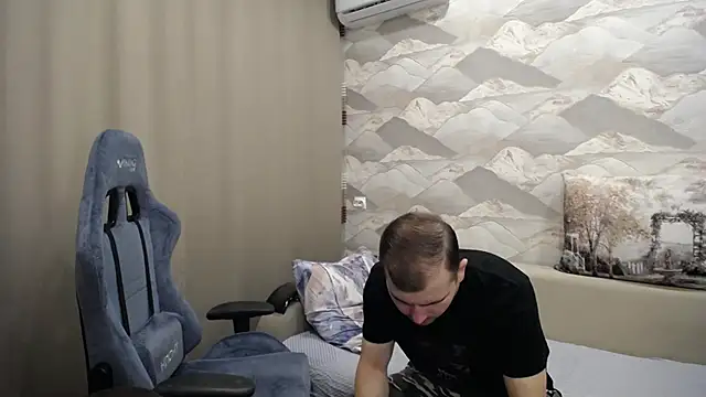 Snapshot of SerzhKorol1 chatting on 10.28.25 SerzhKorol1 online show from 10.28.25