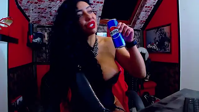 Snapshot of DommeBellatrix chatting on 11.15.25 DommeBellatrix online show from 11.15.25