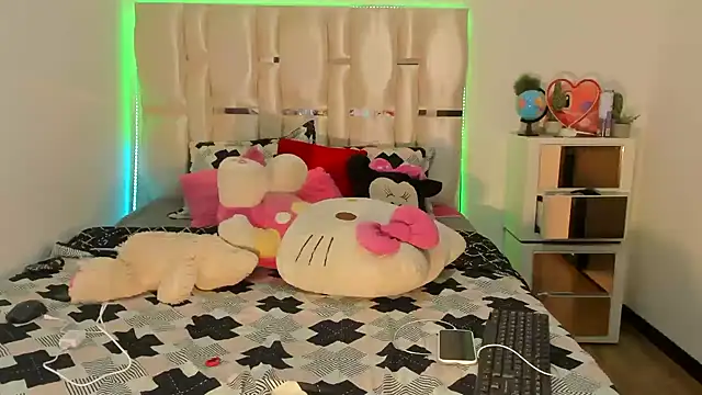 Snapshot of viioolleettaa chatting on 12.13.24 viioolleettaa online show from 12.13.24