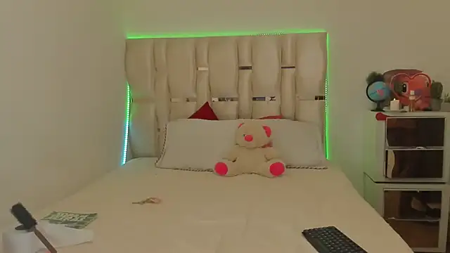 Snapshot of viioolleettaa chatting on 12.22.24 viioolleettaa online show from 12.22.24