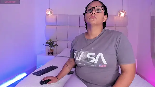 DanielleEvans  online show from 11.10.25