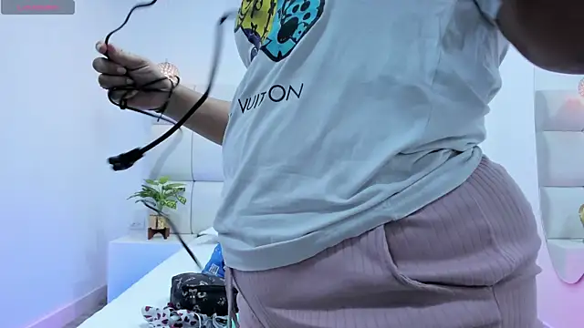 DanielleEvans  online show from 11.13.25