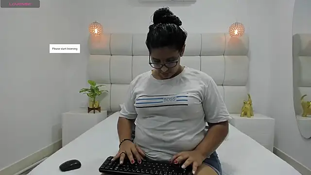 DanielleEvans  online show from 11.29.25