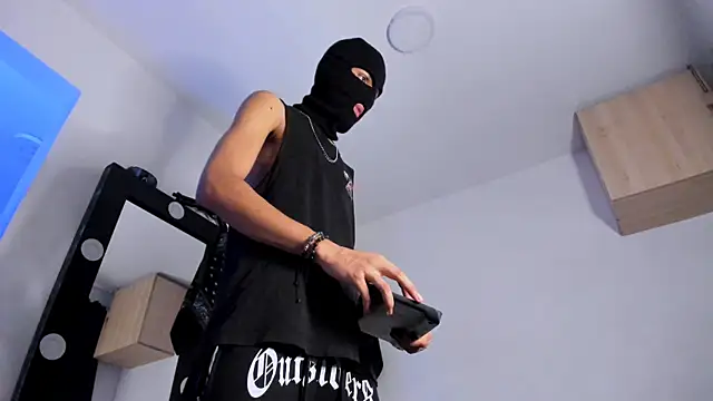 Snapshot of Samuel_Suarez chatting on 10.06.25 Samuel Suarez online show from 10.06.25