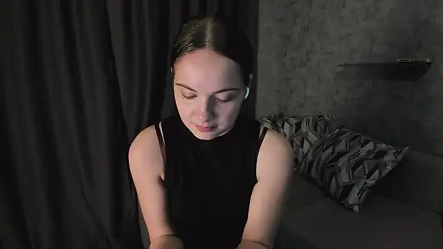 Snapshot of KristinaLoison chatting on 04.22.26 KristinaLoison online show from 04.22.26