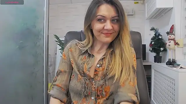 Snapshot of EllaMilf_ chatting on 12.12.24 EllaMilf online show from 12.12.24