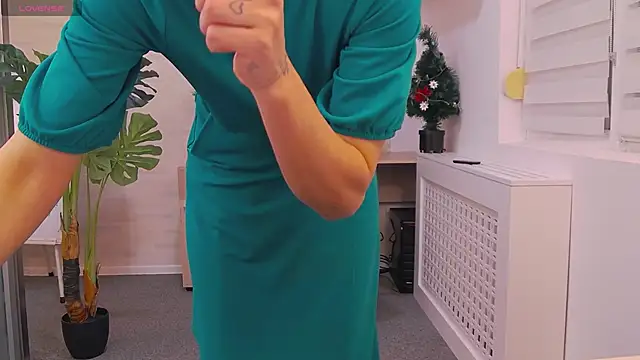 Snapshot of EllaMilf_ chatting on 12.29.24 EllaMilf online show from 12.29.24