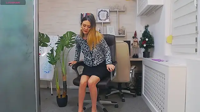 Snapshot of EllaMilf_ chatting on 01.05.25 EllaMilf online show from 01.05.25