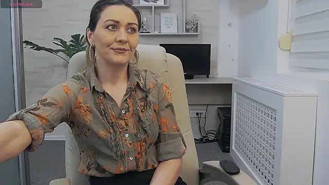 Snapshot of EllaMilf_ chatting on 01.23.25 EllaMilf online show from 01.23.25