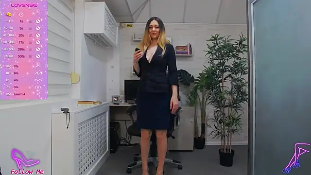 Snapshot of EllaMilf_ chatting on 01.26.25 EllaMilf online show from 01.26.25