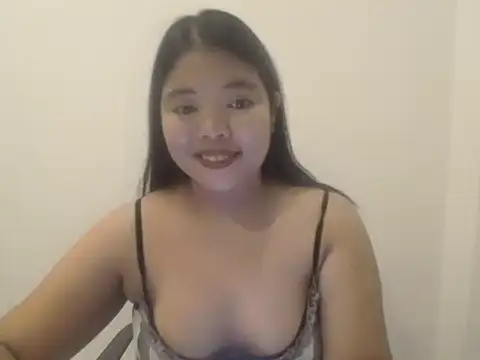 Snapshot of ThaiBootty chatting on 10.04.25 ThaiBootty online show from 10.04.25