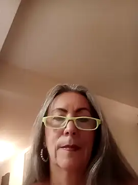 Snapshot of EvaRobinson chatting on 12.13.24 EvaRobinson online show from 12.13.24