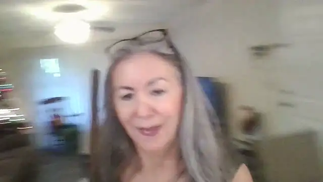 Snapshot of EvaRobinson chatting on 01.02.25 EvaRobinson online show from 01.02.25