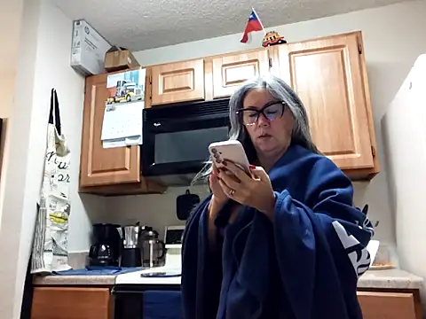 Snapshot of EvaRobinson chatting on 01.16.25 EvaRobinson online show from 01.16.25
