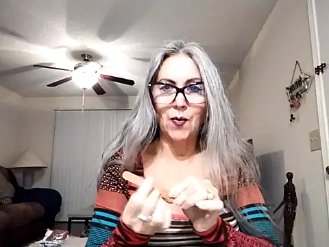 Snapshot of EvaRobinson chatting on 01.21.25 EvaRobinson online show from 01.21.25
