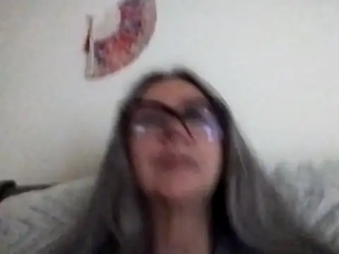 Snapshot of EvaRobinson chatting on 02.12.25 EvaRobinson online show from 02.12.25