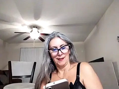 Snapshot of EvaRobinson chatting on 02.13.25 EvaRobinson online show from 02.13.25