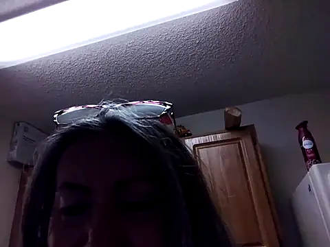 Snapshot of EvaRobinson chatting on 02.13.25 EvaRobinson online show from 02.13.25