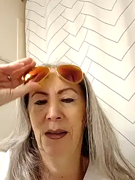 Snapshot of EvaRobinson chatting on 02.17.25 EvaRobinson online show from 02.17.25