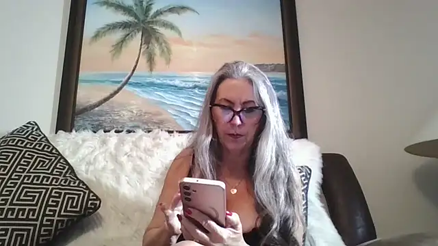 Snapshot of EvaRobinson chatting on 02.19.25 EvaRobinson online show from 02.19.25