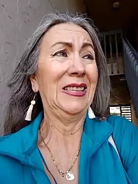 Snapshot of EvaRobinson chatting on 02.20.25 EvaRobinson online show from 02.20.25