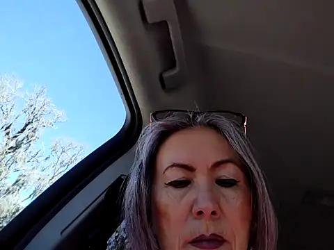 Snapshot of EvaRobinson chatting on 02.21.25 EvaRobinson online show from 02.21.25