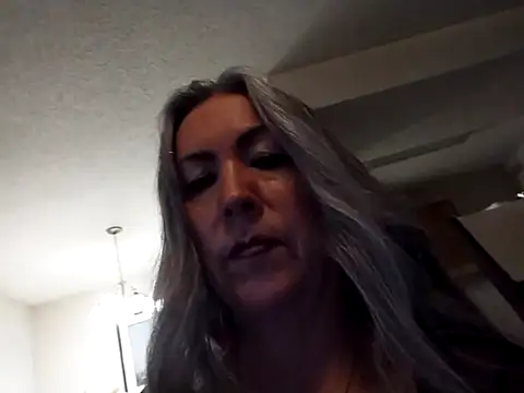 Snapshot of EvaRobinson chatting on 03.09.25 EvaRobinson online show from 03.09.25