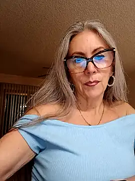Snapshot of EvaRobinson chatting on 03.13.25 EvaRobinson online show from 03.13.25