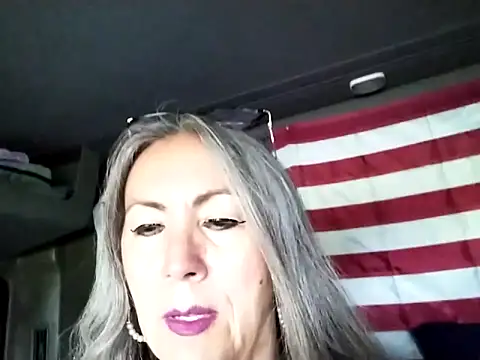 Snapshot of EvaRobinson chatting on 03.19.25 EvaRobinson online show from 03.19.25