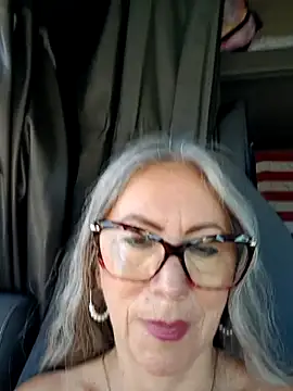 Snapshot of EvaRobinson chatting on 03.20.25 EvaRobinson online show from 03.20.25