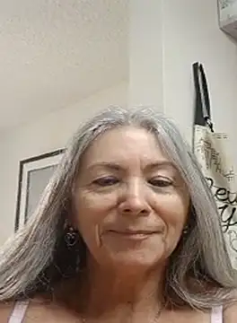 Snapshot of EvaRobinson chatting on 09.19.25 EvaRobinson online show from 09.19.25