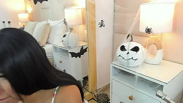 AntoniaRoss  online show from 10.28.25