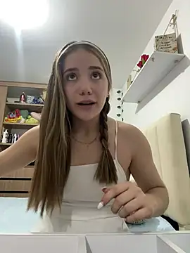 Snapshot of ShelbyHagen chatting on 01.28.25 ShelbyHagen online show from 01.28.25