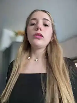 Snapshot of ShelbyHagen chatting on 03.18.25 ShelbyHagen online show from 03.18.25