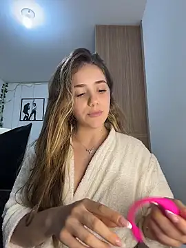 Snapshot of ShelbyHagen chatting on 10.30.25 ShelbyHagen online show from 10.30.25