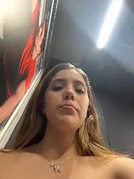 Snapshot of ShelbyHagen chatting on 11.06.25 ShelbyHagen online show from 11.06.25