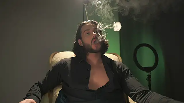 Snapshot of Keen___Luckystrike chatting on 10.19.25 Keen Luckystrike online show from 10.19.25