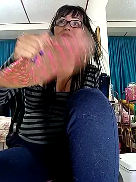 kelly dirty  online show from 10.18.25