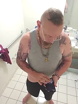 Snapshot of Littledick007007 chatting on 09.23.25 Littledick007007 online show from 09.23.25