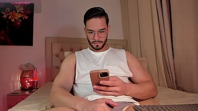 Snapshot of Josseph1_ chatting on 10.11.25 Josseph1 online show from 10.11.25