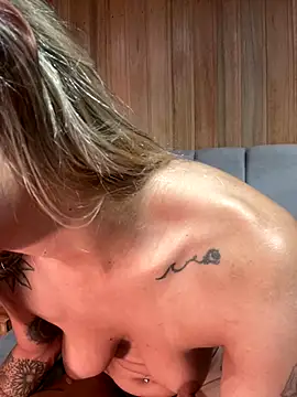 Snapshot of AliceStone19 chatting on 12.14.25 AliceStone19 online show from 12.14.25