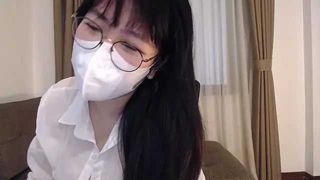 Snapshot of Onee-Chew chatting on 11.04.25 Onee-Chew online show from 11.04.25