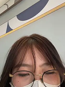Snapshot of Onee-Chew chatting on 04.21.26 Onee-Chew online show from 04.21.26