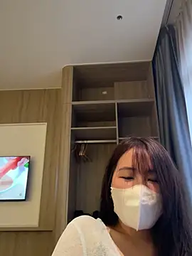 Snapshot of Onee-Chew chatting on 05.10.26 Onee-Chew online show from 05.10.26