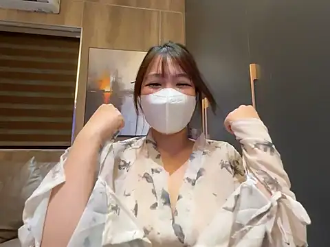 Snapshot of Onee-Chew chatting on 08.04.26 Onee-Chew online show from 08.04.26