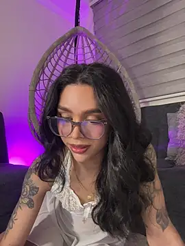 Samantha Bernardo online show from 04.18.26