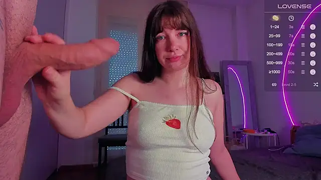 Snapshot of alicekaneky chatting on 10.28.25 alicekaneky online show from 10.28.25