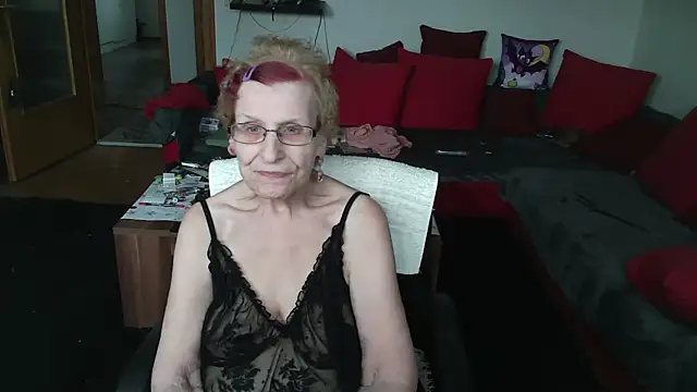 HeisseomaOriginal online show from 02.19.25